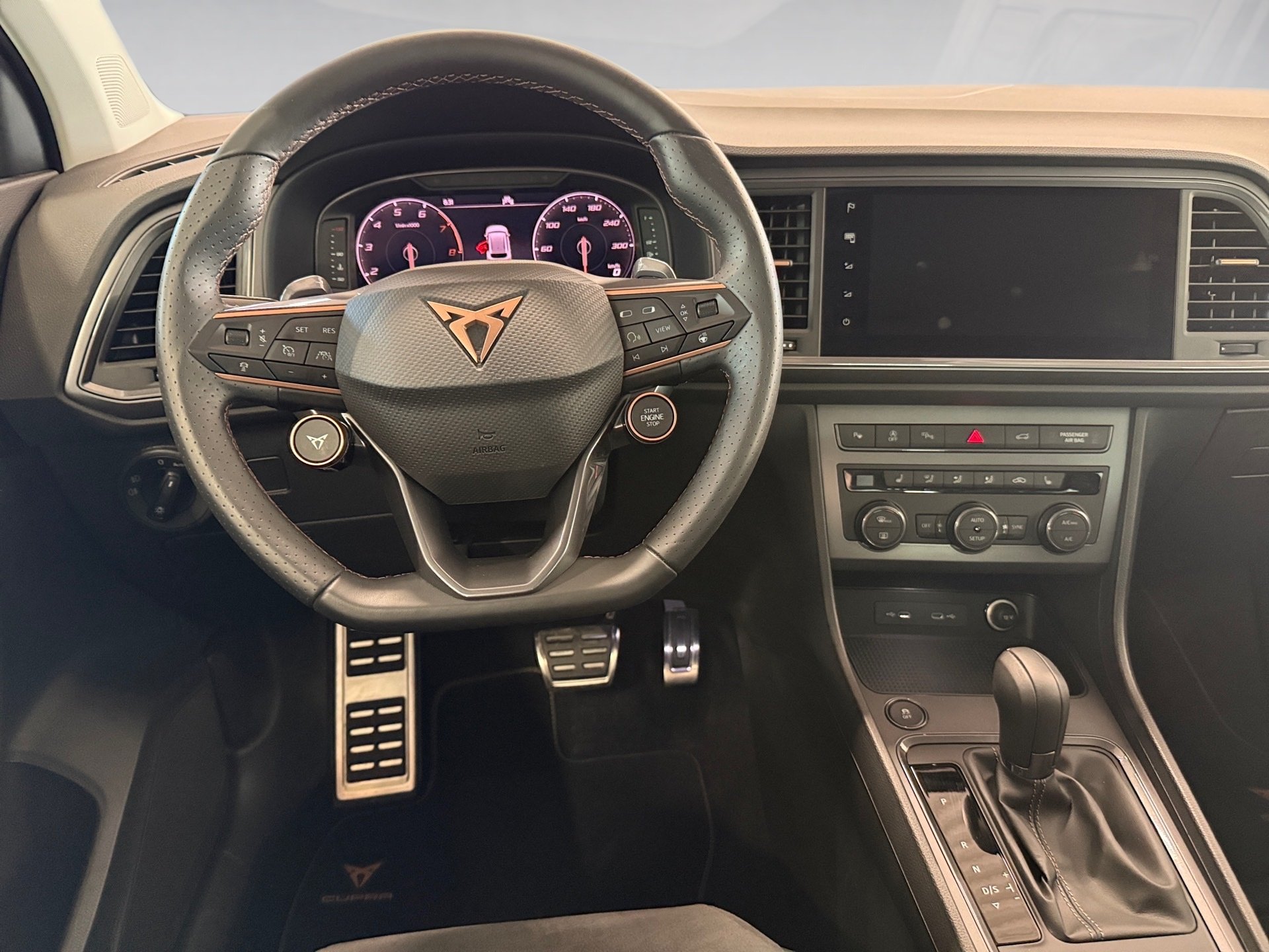 Ateca 1.5 TSI DSG AHK Navi ACC 360° SHZ 360 ACC