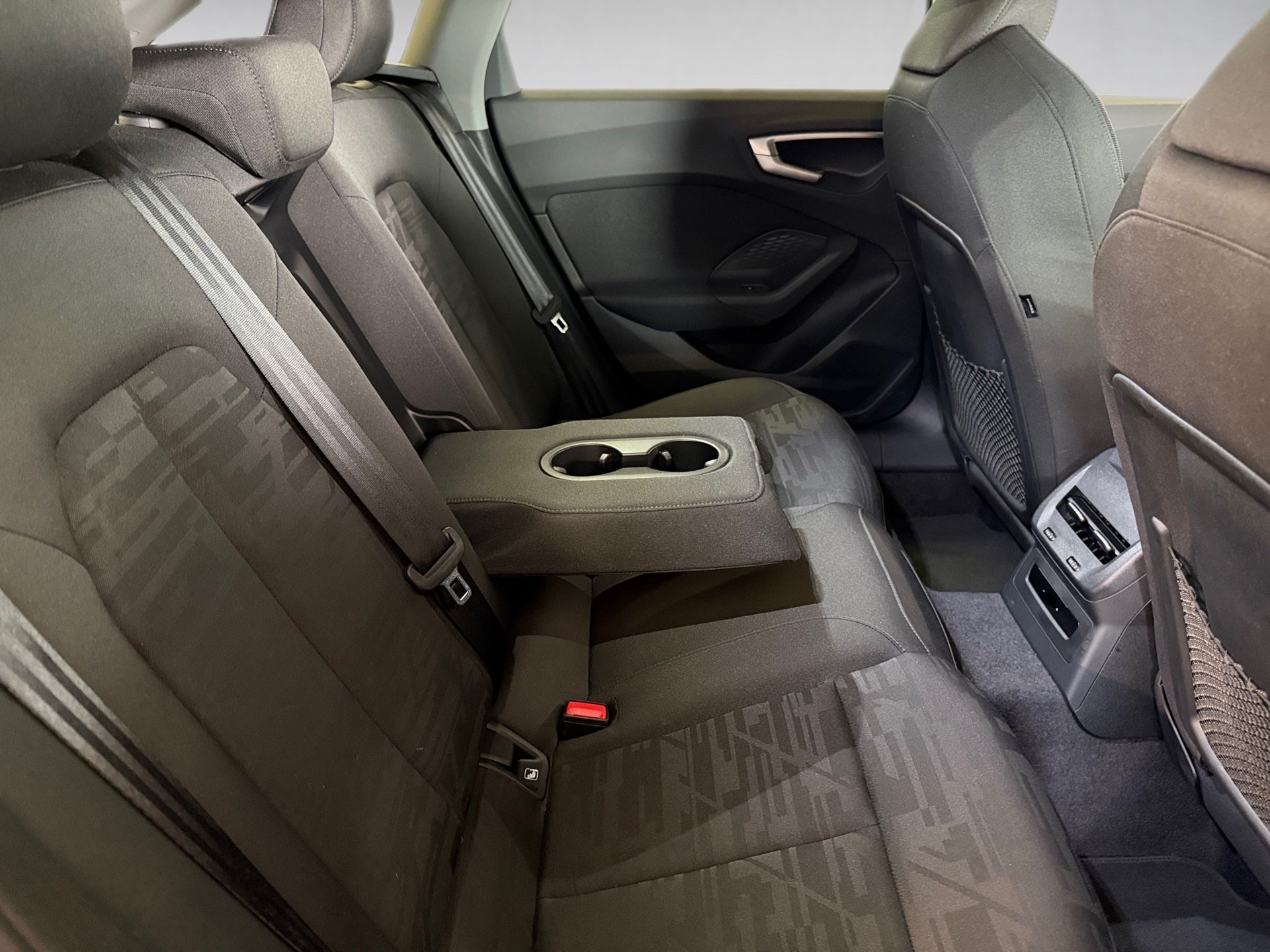 A5 Avant TDI S-tronic AHK Pano Navi ACC LED RFK