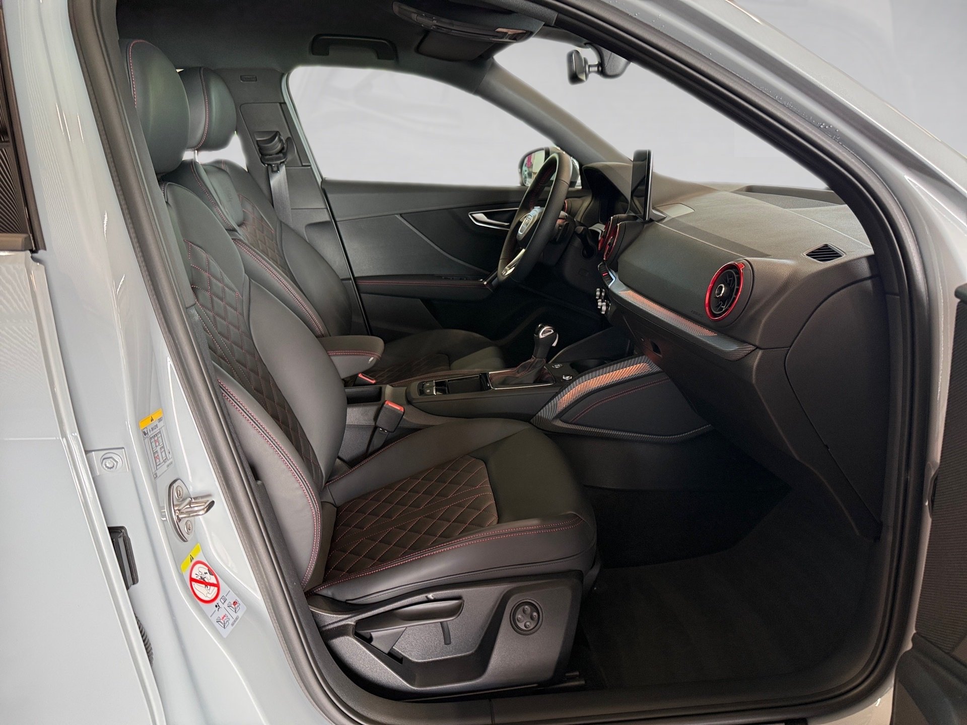 Q2 35 TFSI S line S-tronic AHK Navi ACC RFK Leder