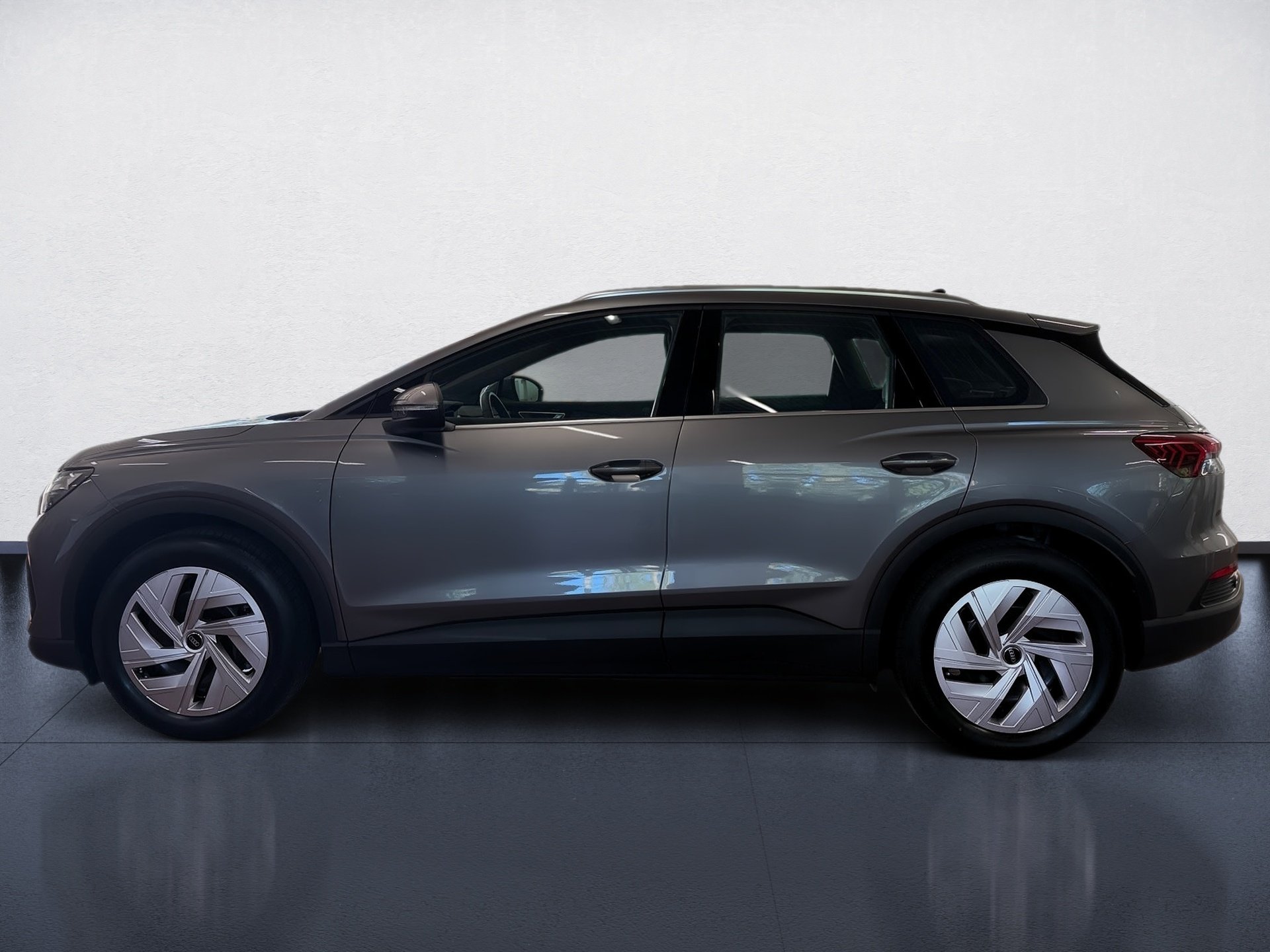 Q4 e-tron 45 Navi HuD ACC LED RFK Wärmepumpe ACC