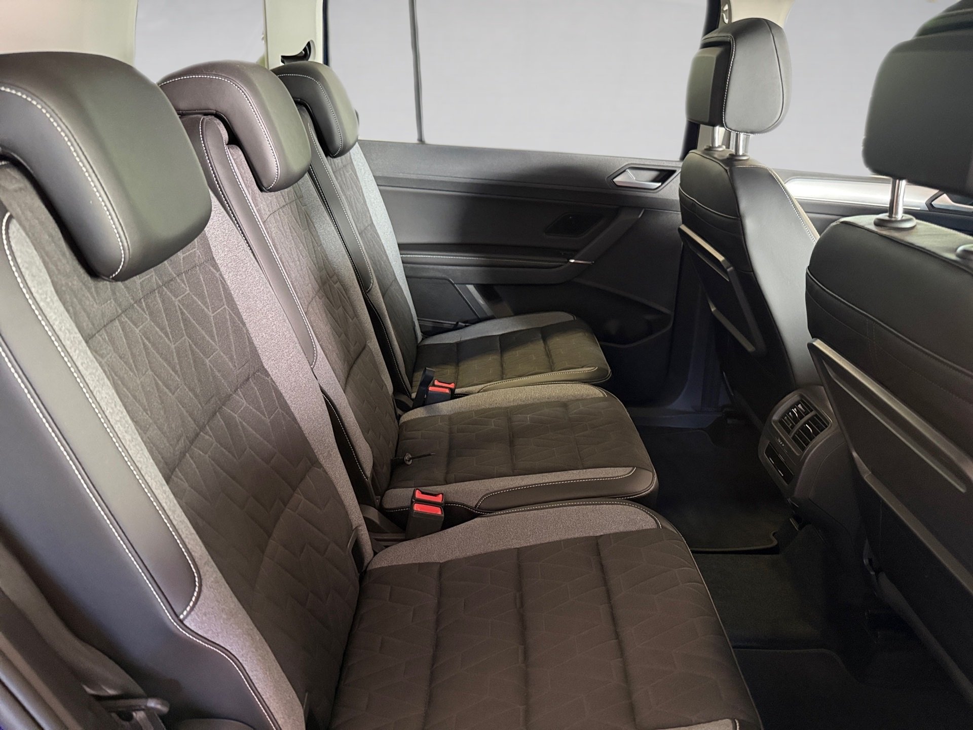 Touran 1.5 TSI Comfortline DSG Navi ACC AHK RFK