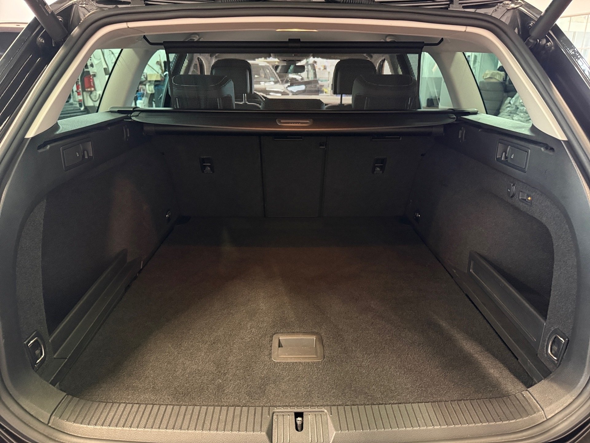 Passat Variant 2.0 TDI Elegance DSG Matrix Navi ACC AHK