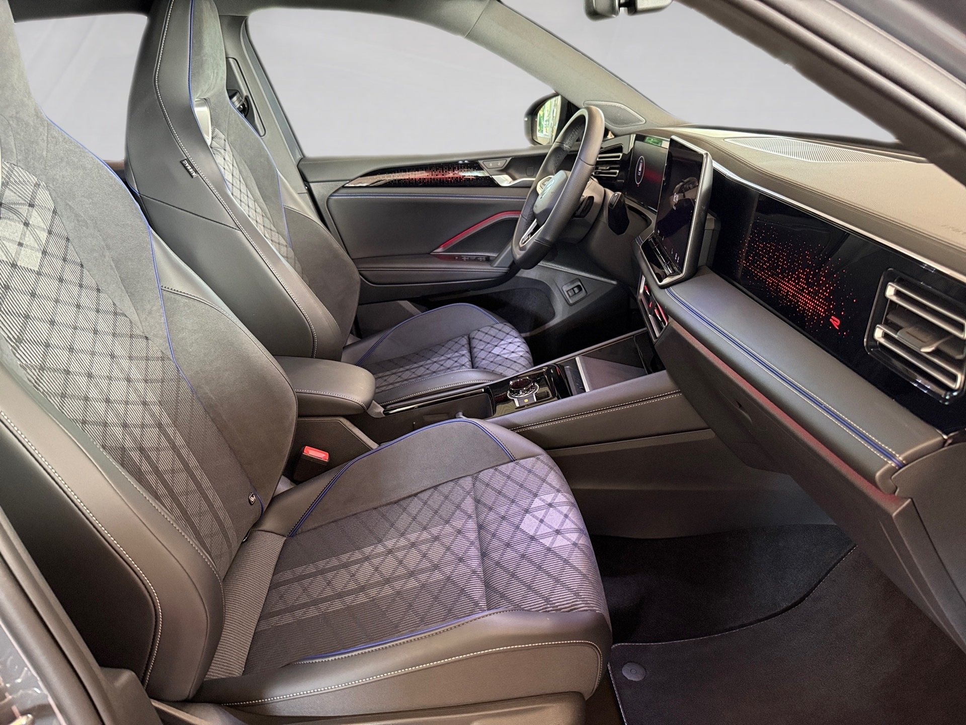 Tiguan 1.5 eTSI R-Line Black-Style Matrix HuD AHK 360°