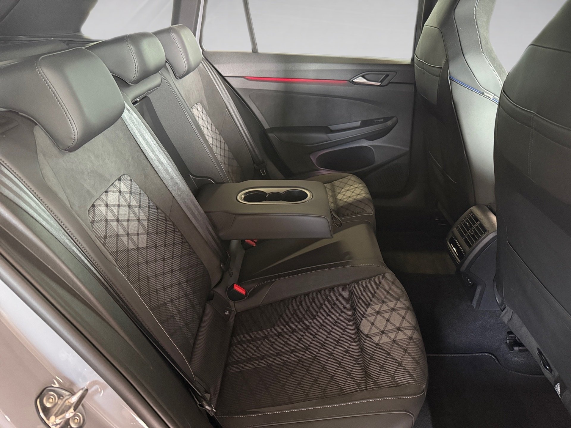 Golf Variant 1.5 eTSI R-Line DSG BlackStyle Matrix HuD AHK