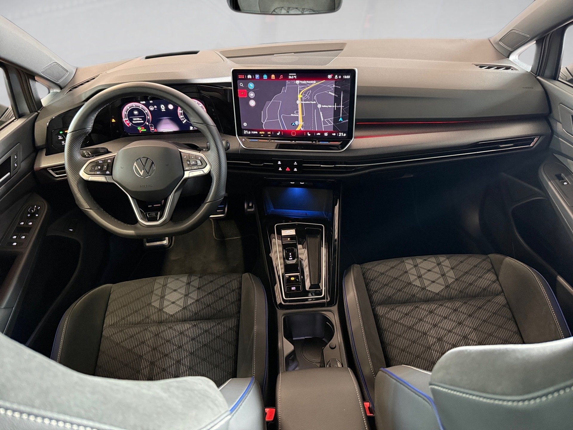 Golf Variant 1.5 eTSI R-Line DSG BlackStyle Matrix HuD AHK