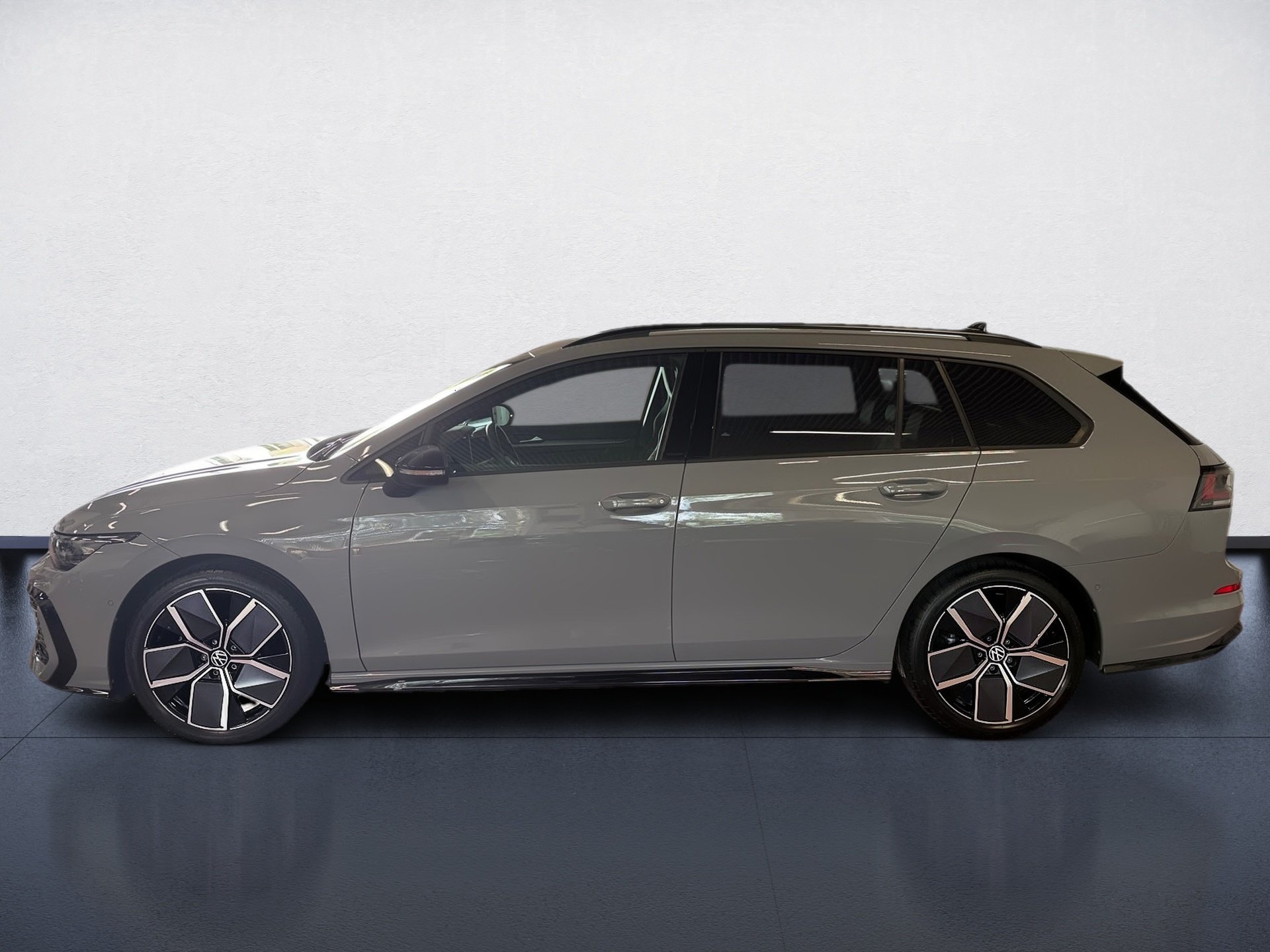 Golf Variant 1.5 eTSI R-Line DSG BlackStyle Matrix HuD AHK