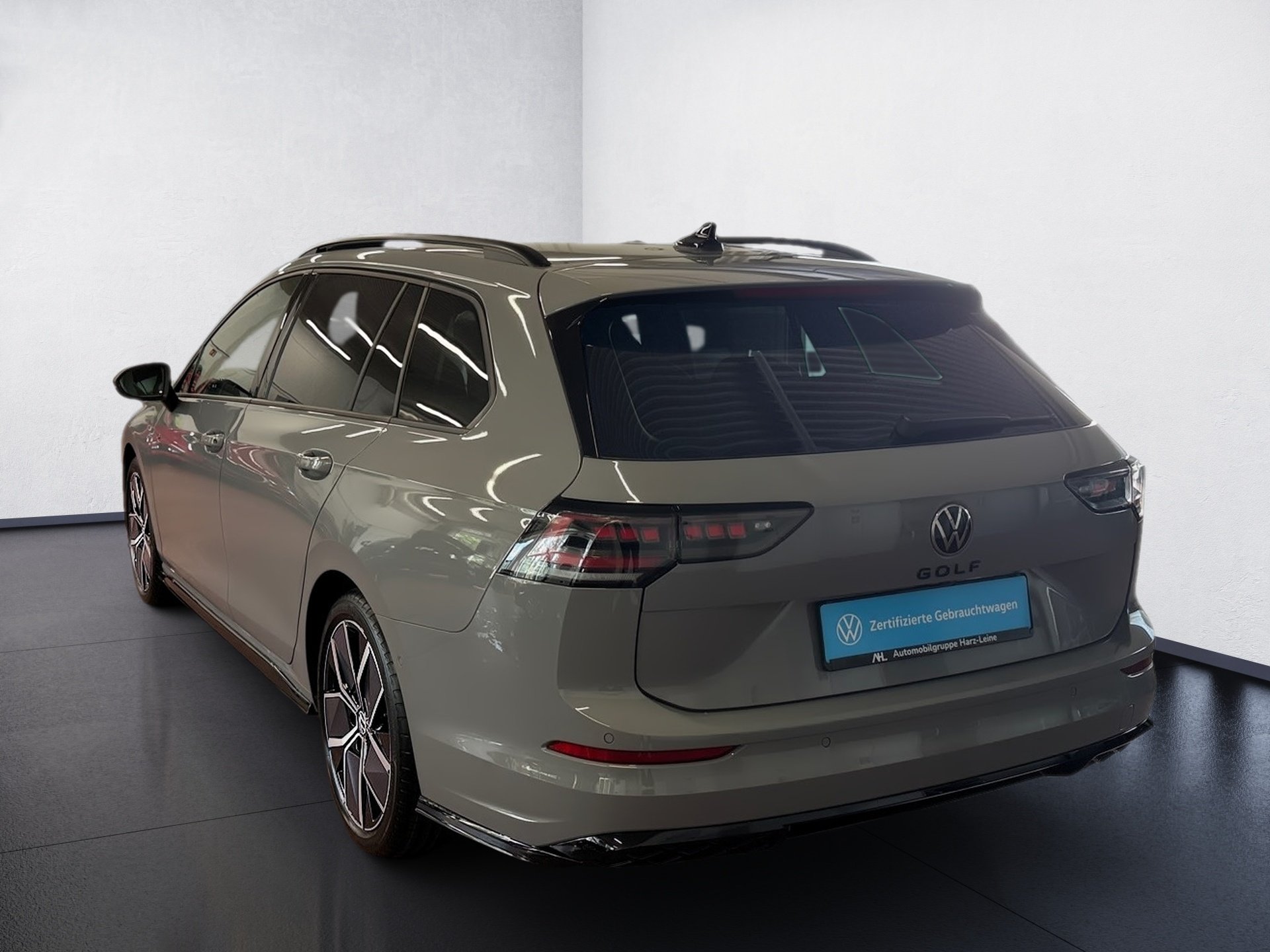 Golf Variant 1.5 eTSI R-Line DSG BlackStyle Matrix HuD AHK
