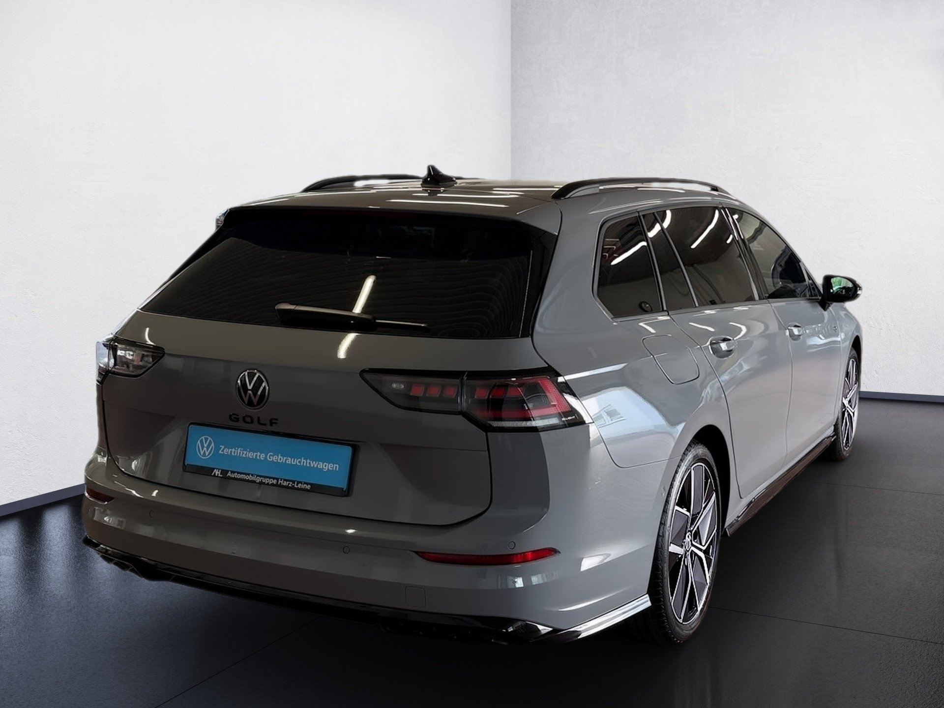 Golf Variant 1.5 eTSI R-Line DSG BlackStyle Matrix HuD AHK